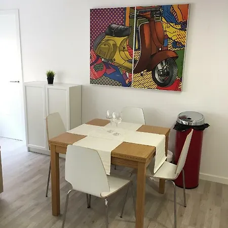 Modern 2-bedroom Apartment *